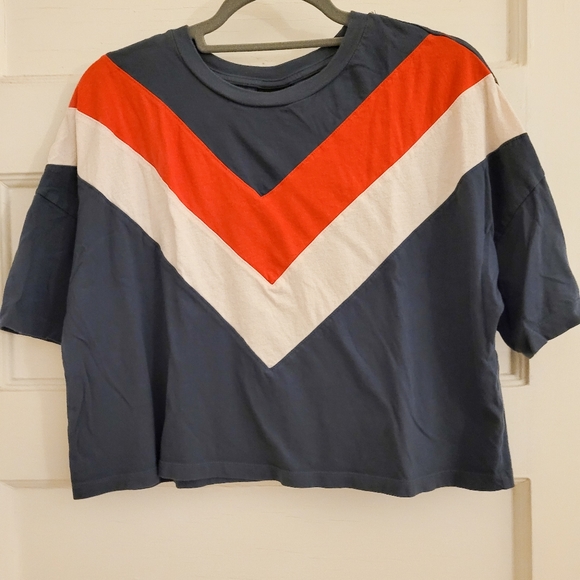 Forever 21 Tops - Forever21 Women's chevron crop top